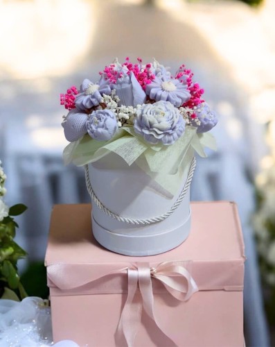 flower-box-pastelowy-szept-swiece-sojowe-prezent.jpg