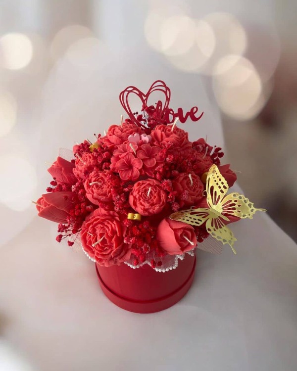 power-of-love-romantyczny-flower-box-swieca-sojowa.jpg